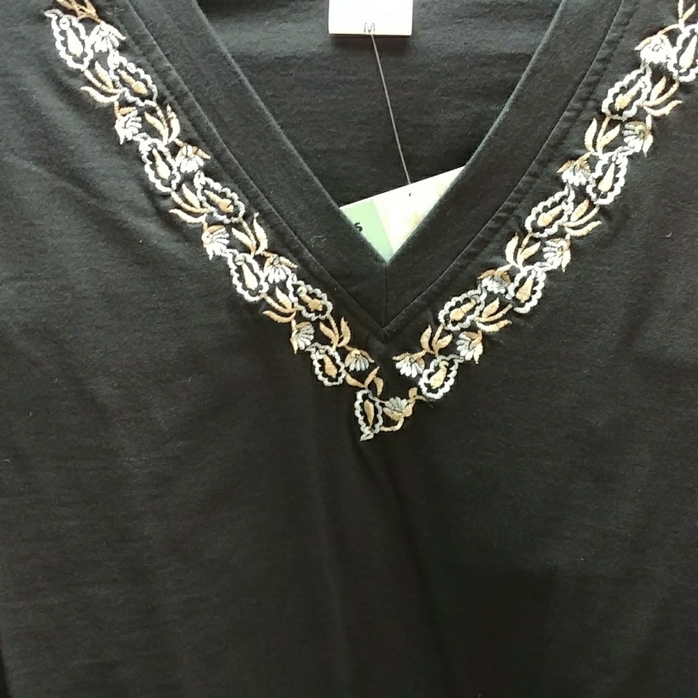 Woman's savannh tees